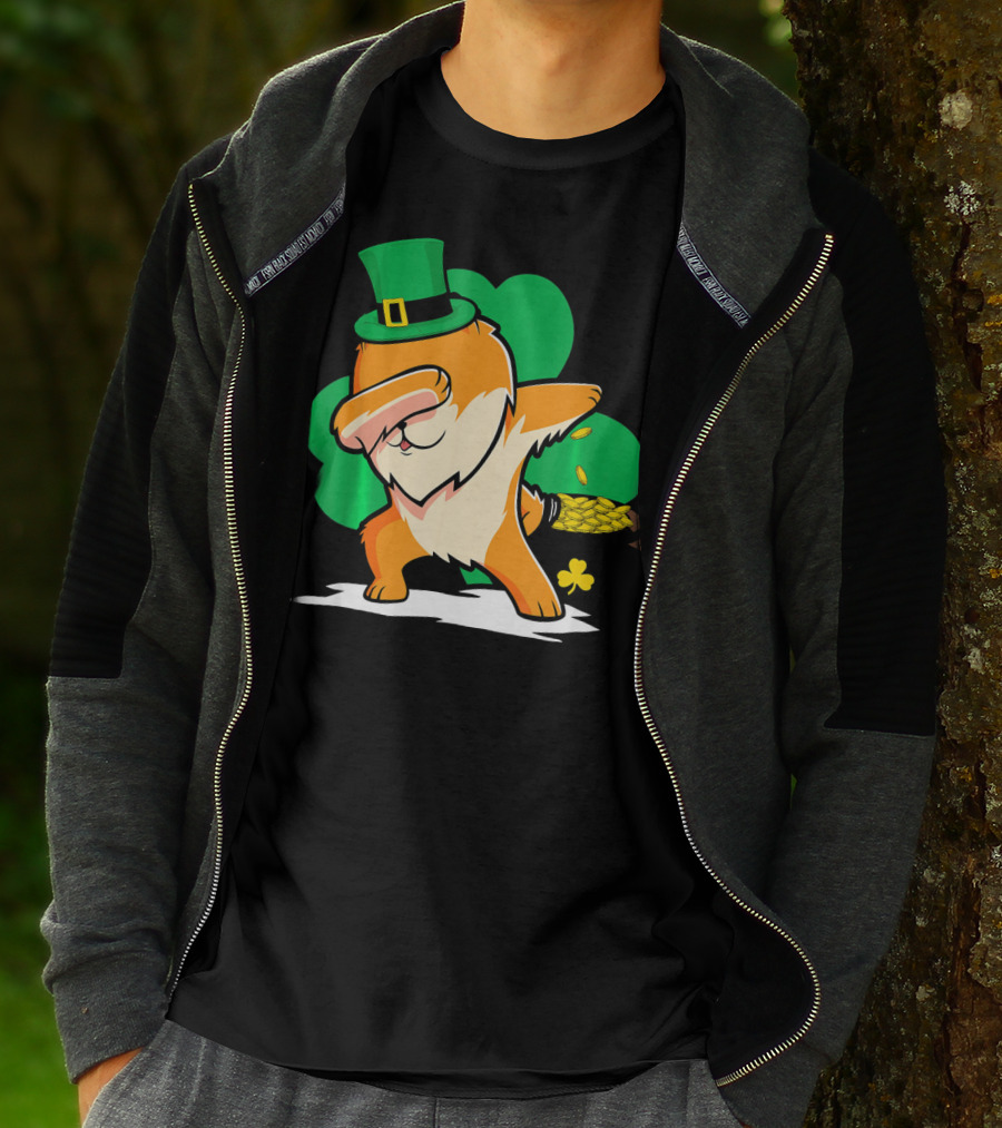 St Patrick's Day Dabbing Pomeranian With Leprechaun Hat And Shamrock T-Shirt
