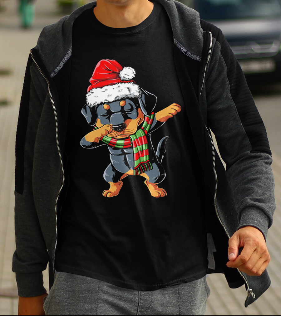 Dabbing Rottweiler Santa With Christmas Hat And Scarf T-Shirt