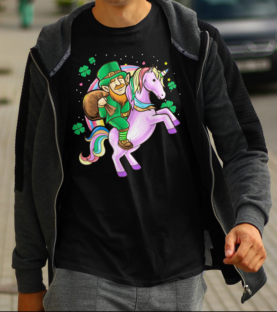 Mens Funny St Patricks Day Leprechaun Riding Unicorn With Shamrocks T-Shirt