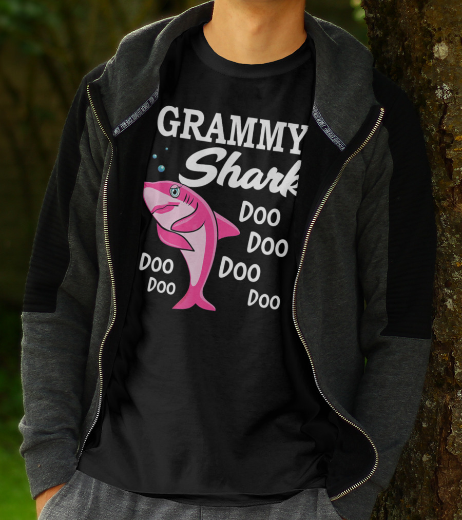 Grammy Shark Doo Doo Doo Grandma Hall T-Shirt