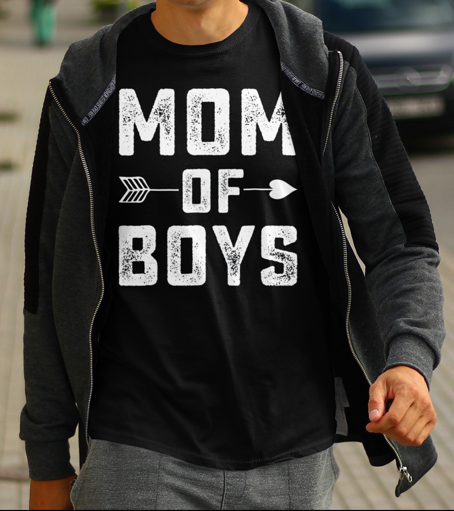 MOM OF BOYS Arrows Heart Rustic T-Shirt