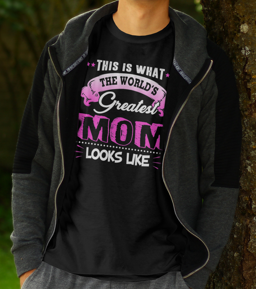 This Is What The World's Greatest Mom Looks Like T-Shirt