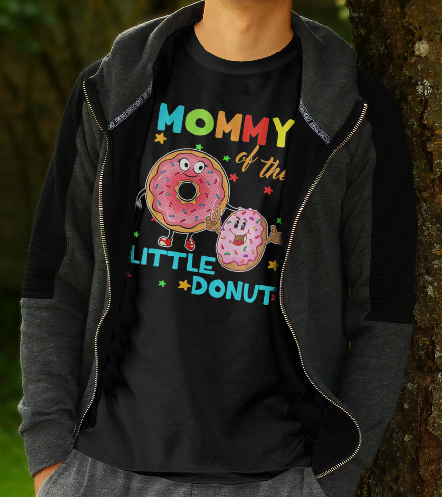 MOMMY OF THE LITTLE DONUT WITH CUTE COLORFUL CARTOON DONUTS AND STARS T-Shirt