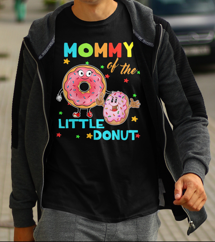 MOMMY OF THE LITTLE DONUT WITH CUTE COLORFUL CARTOON DONUTS AND STARS T-Shirt