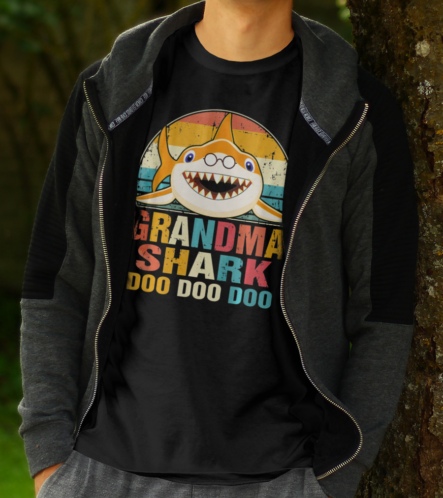 Grandma Shark Doo Doo Doo Retro T-Shirt