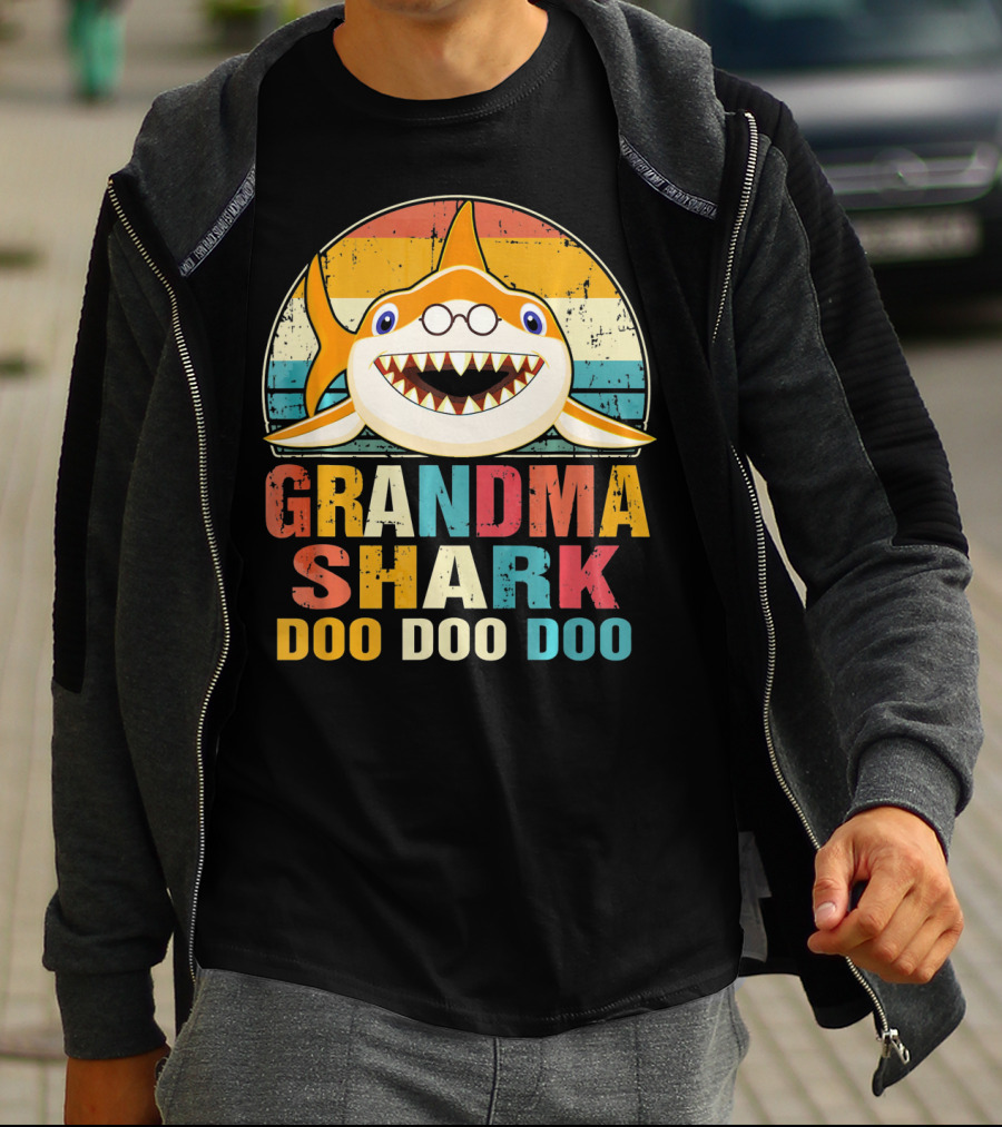 Grandma Shark Doo Doo Doo Retro T-Shirt