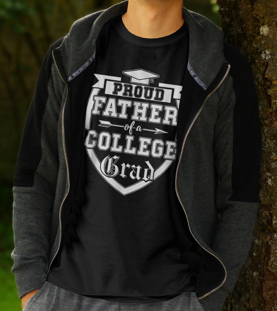 Proud Father Of A College Grad Graduation Cap Banner Badge T-Shirt