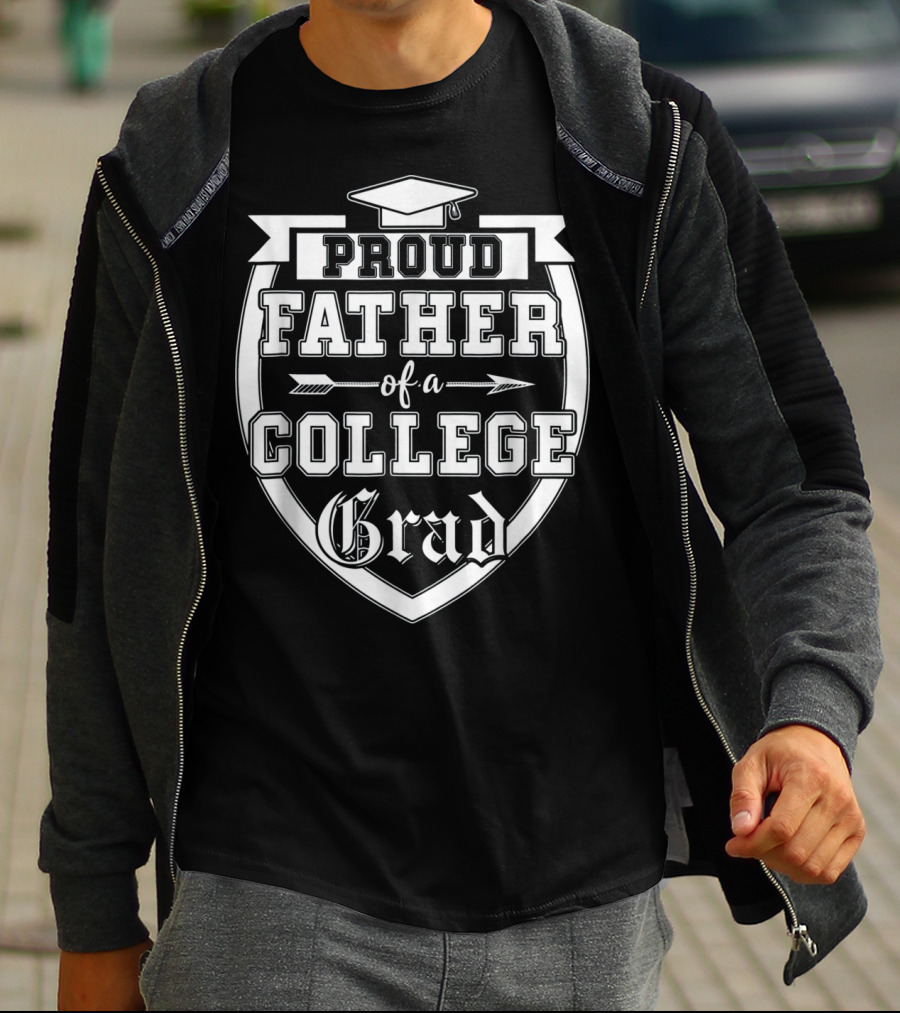 Proud Father Of A College Grad Graduation Cap Banner Badge T-Shirt