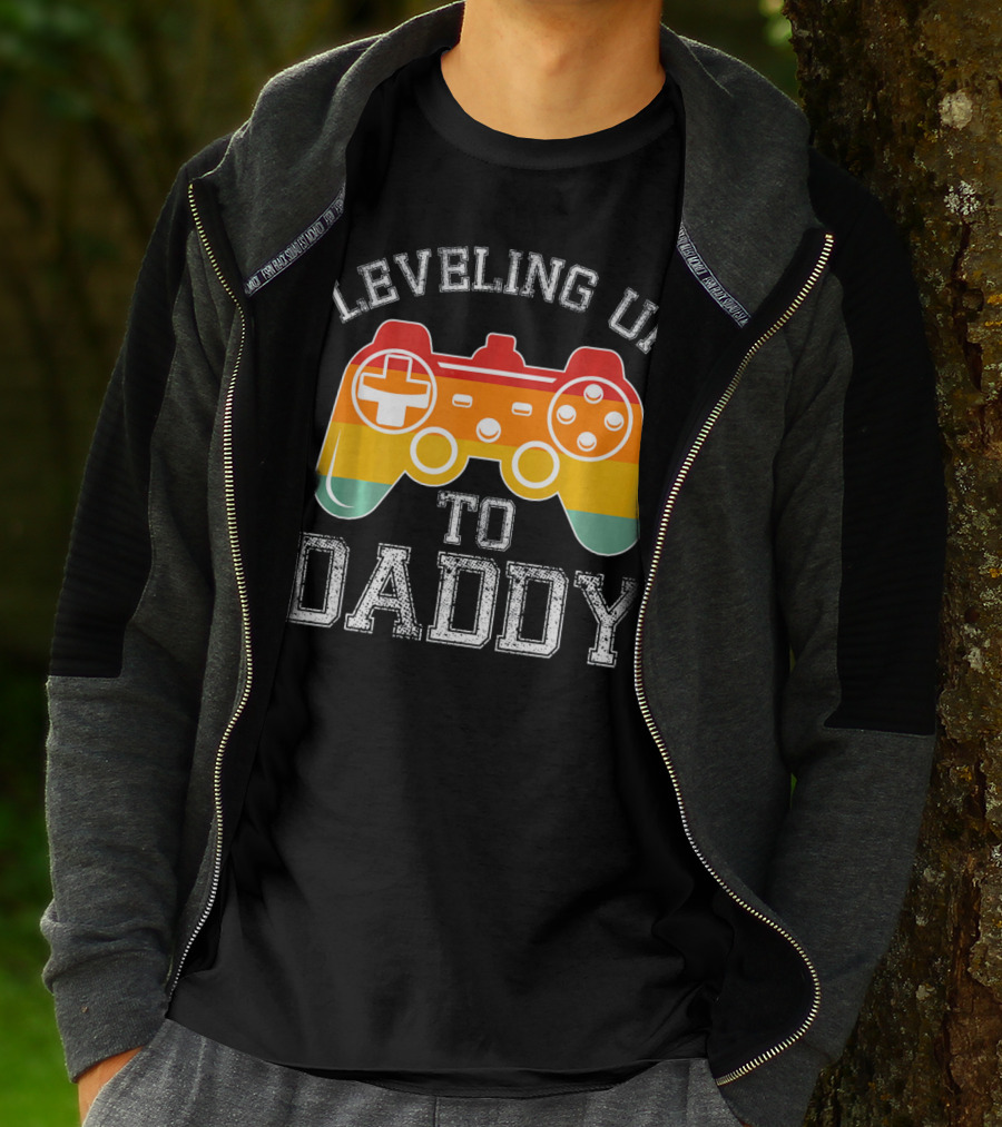 Leveling Up To Daddy Funny Gamer New Dad T-Shirt