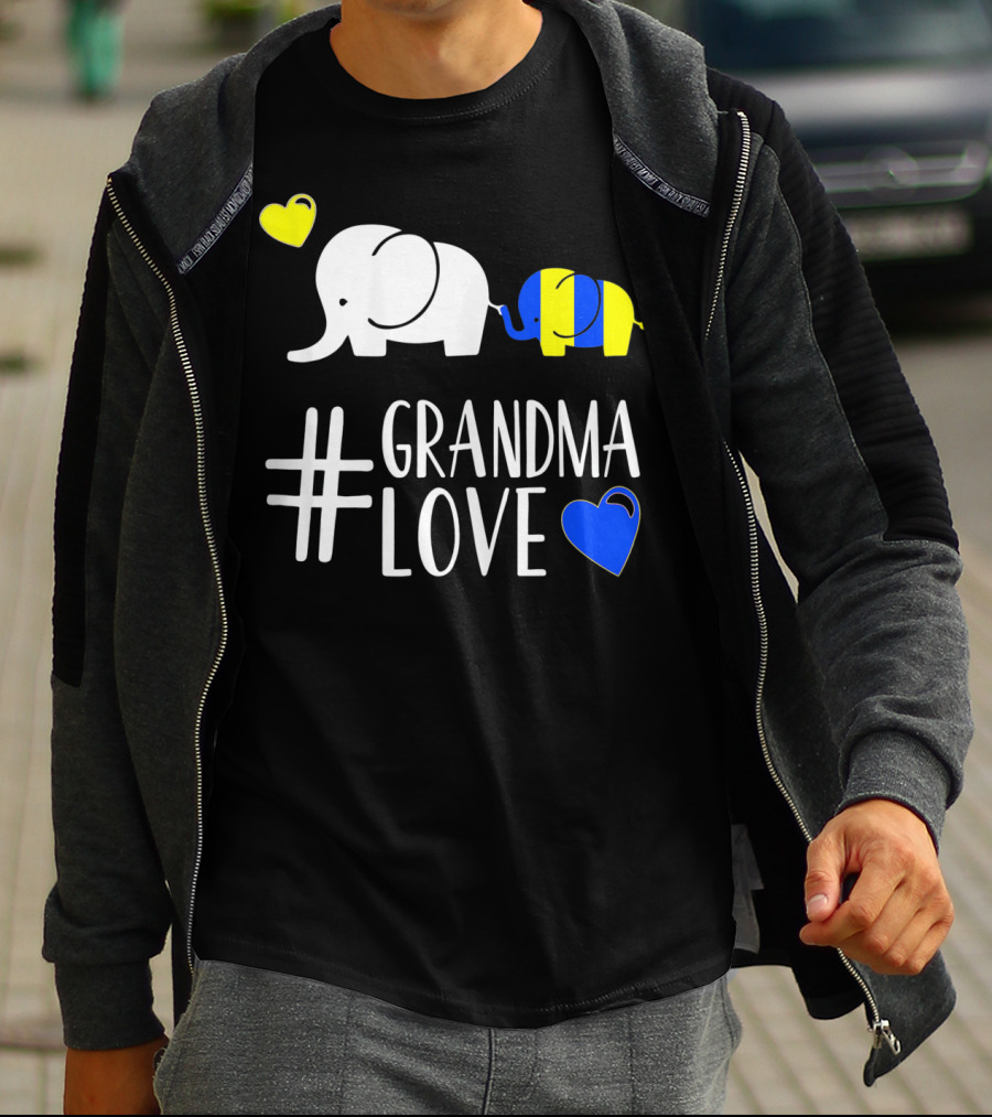 Grandma Love Autism Awareness Cute Elephants Hearts T-Shirt