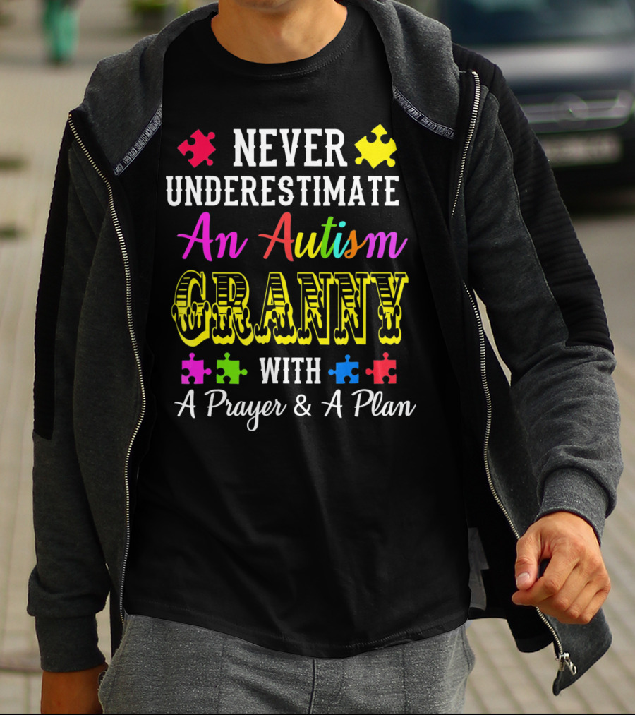 NEVER UNDERESTIMATE AN AUTISM GRANNY WITH A PRAYER And A PLAN T-Shirt