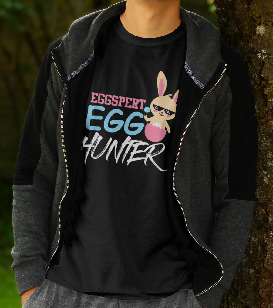 Eggspert Egg Hunter Bunny Sunglasses Easter Fun T-Shirt