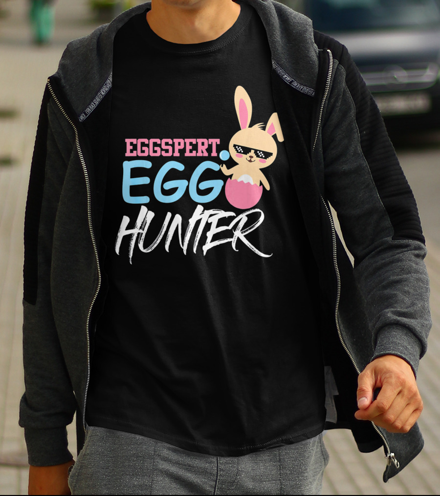 Eggspert Egg Hunter Bunny Sunglasses Easter Fun T-Shirt