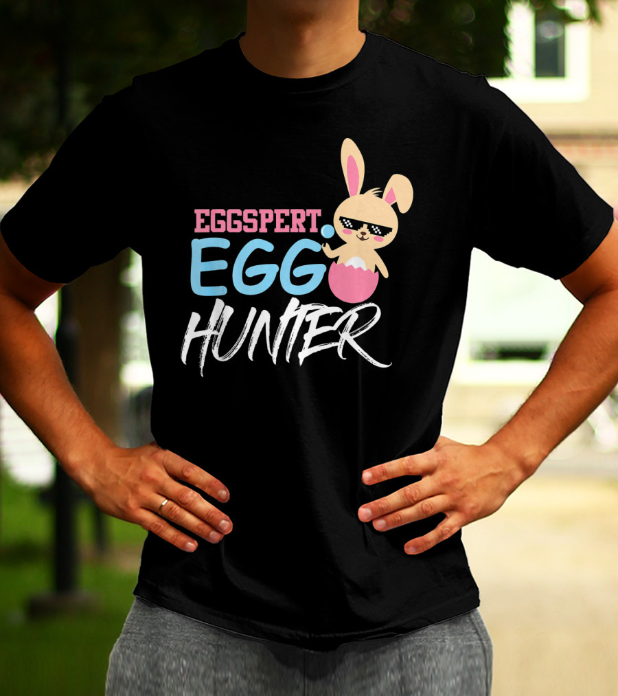 Eggspert Egg Hunter Bunny Sunglasses Easter Fun T-Shirt