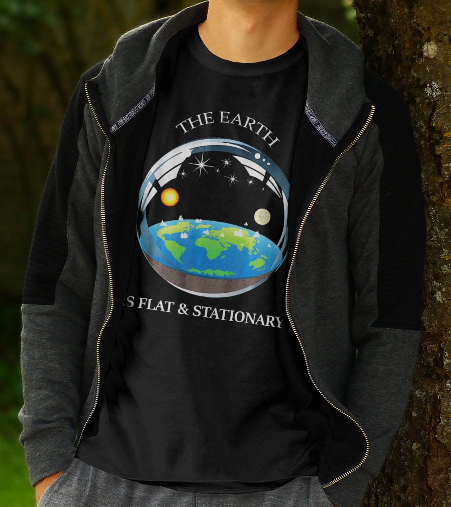 THE EARTH IS FLAT AND STATIONARY WITH SUN MOON AND STARS T-Shirt