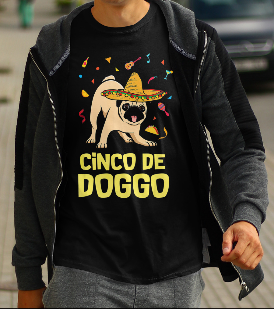 Funny Cinco De Doggo Sombrero Taco Pug T-Shirt