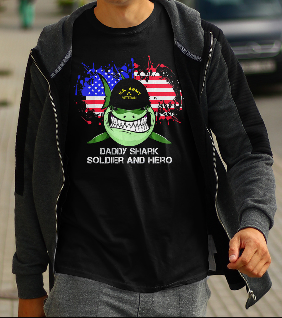 U.S. Army Veteran Daddy Shark Soldier And Hero American Flag Background T-Shirt