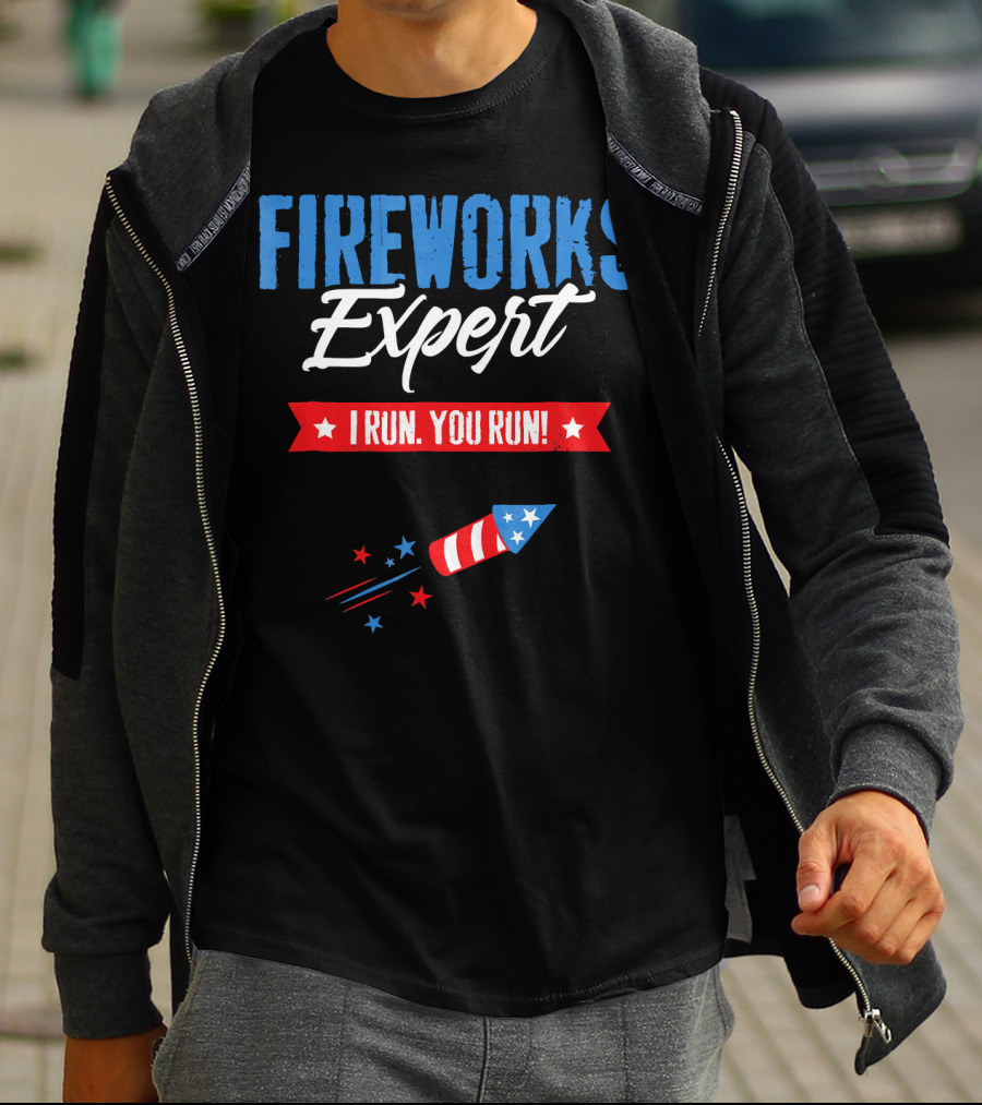 FIREWORKS EXPERT I RUN YOU RUN Rocket Stars Stripes Patriotic Humor T-Shirt