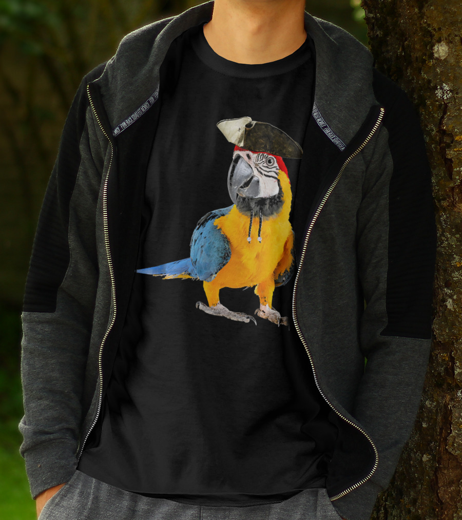 Parrot Of The Caribbean Bird Pirate Hall Macaw With Tricorn Hat T-Shirt