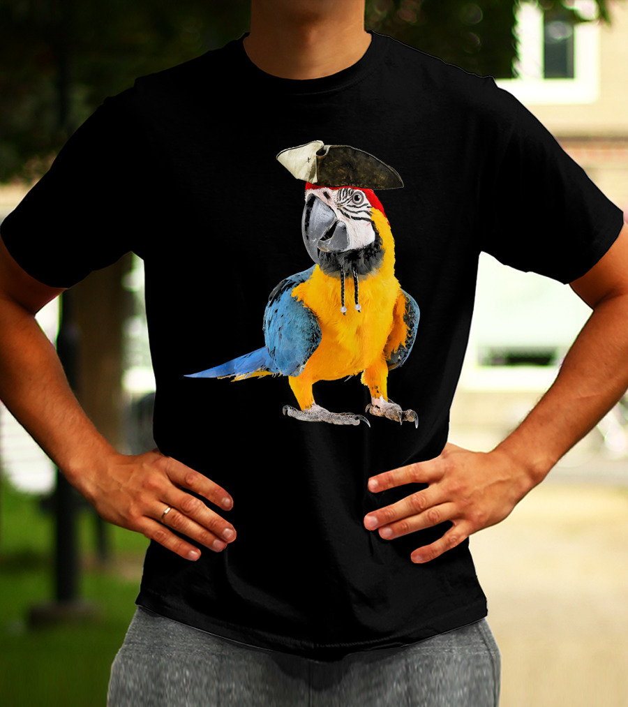 Parrot Of The Caribbean Bird Pirate Hall Macaw With Tricorn Hat T-Shirt
