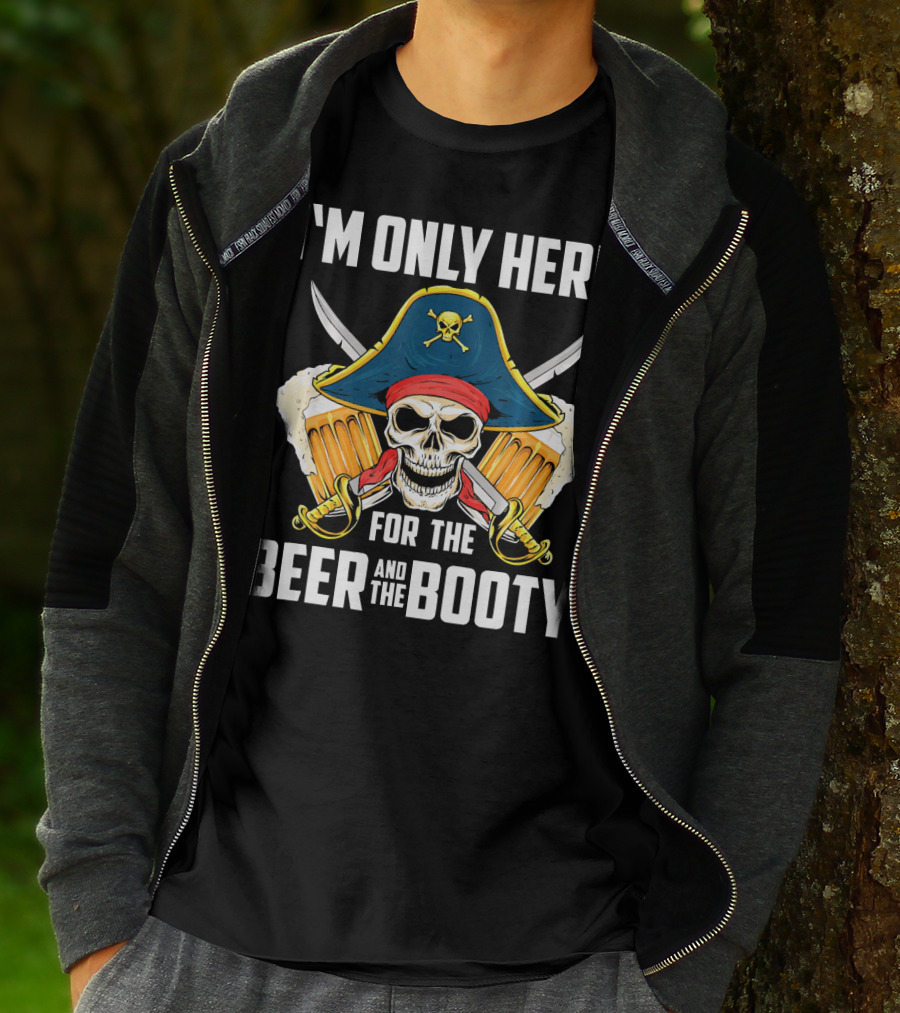 I'm Only Here For The Beer And The Booty Pirate Skull With Swords And Mug T-Shirt