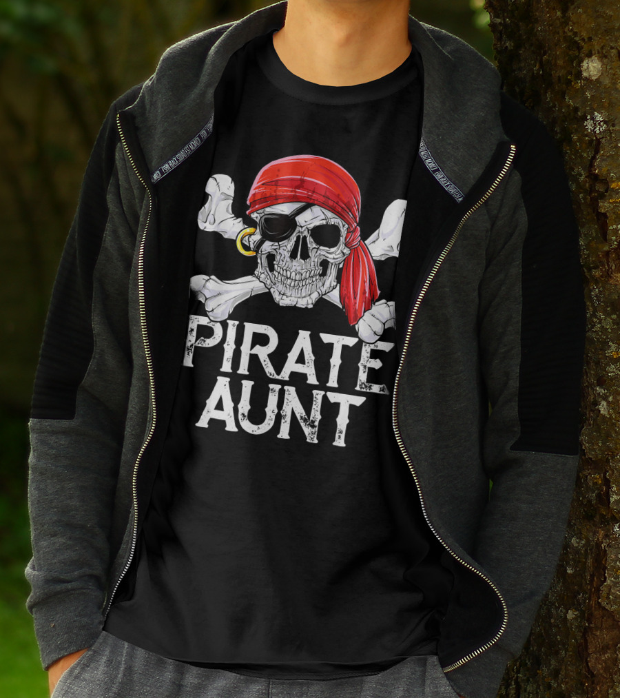 Pirate Aunt Skull Crossbones Red Bandana Eyepatch Jolly Roger Flag T-Shirt