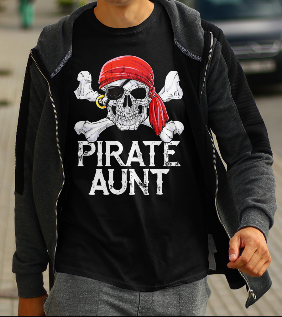 Pirate Aunt Skull Crossbones Red Bandana Eyepatch Jolly Roger Flag T-Shirt
