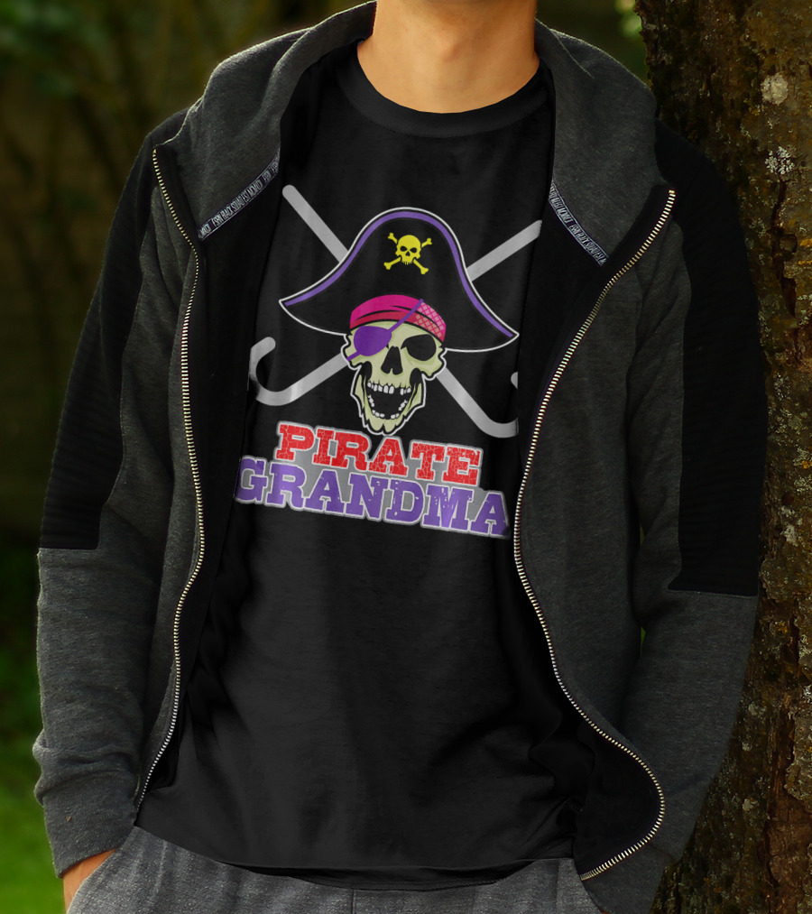 Pirate Grandma Skull With Crossbones And Pirate Hat T-Shirt