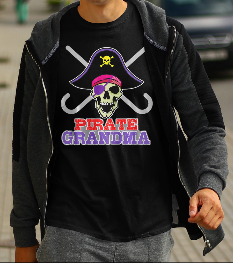Pirate Grandma Skull With Crossbones And Pirate Hat T-Shirt