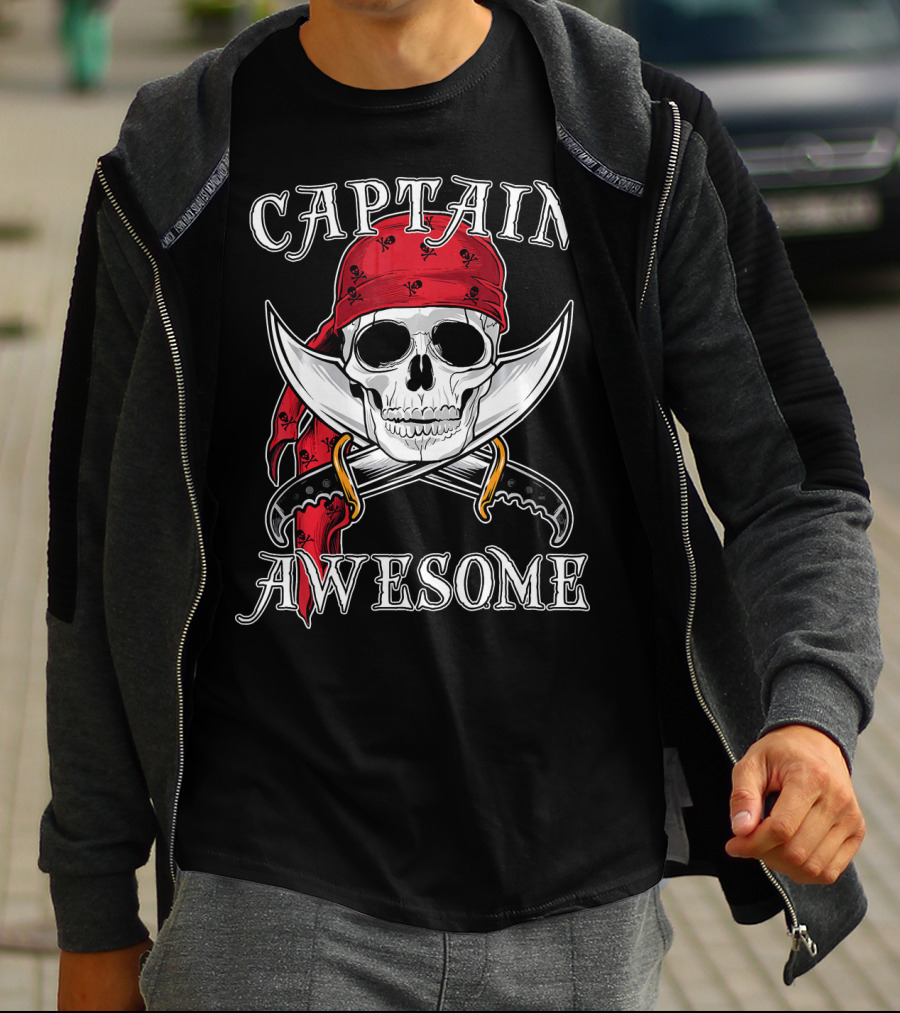 Captain Awesome Skull Pirate With Red Bandana And Swords Halloween T-Shirt