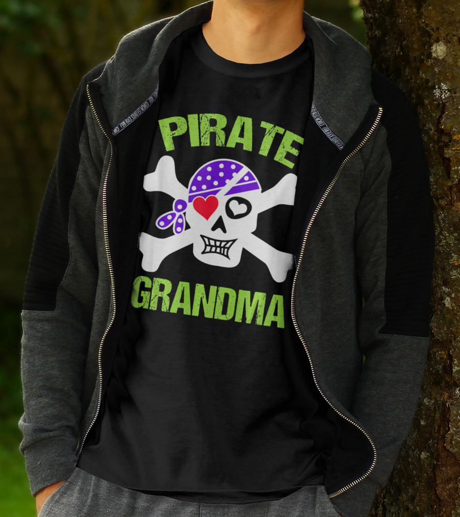 Pirate Grandma Skull With Bandana And Heart Eye T-Shirt
