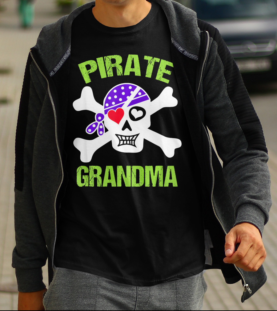 Pirate Grandma Skull With Bandana And Heart Eye T-Shirt