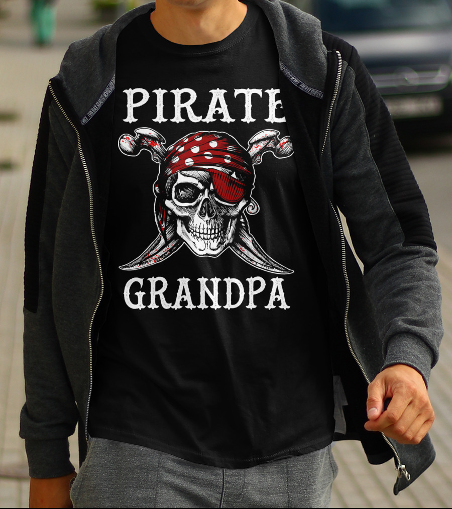 Pirate Grandpa Skull Halloween Eyepatch Bandana Crossed Sabers T-Shirt