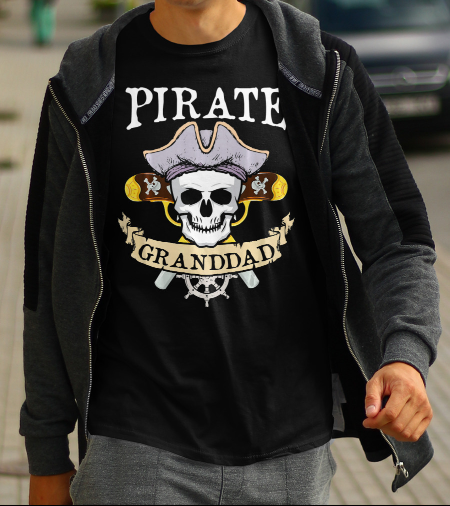 Pirate Granddad Skull With Hat And Crossed Swords Halloween Family Matching T-Shirt