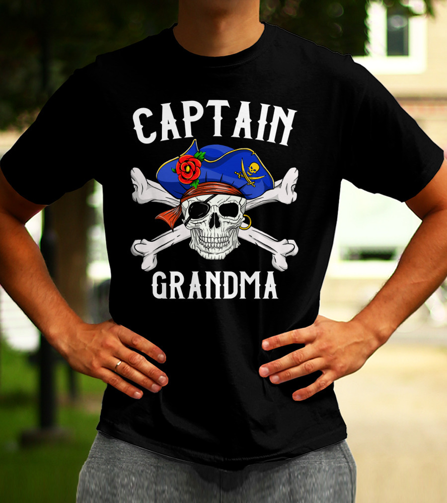 Captain Grandma Funny Pirate Skull Crossbones T-Shirt