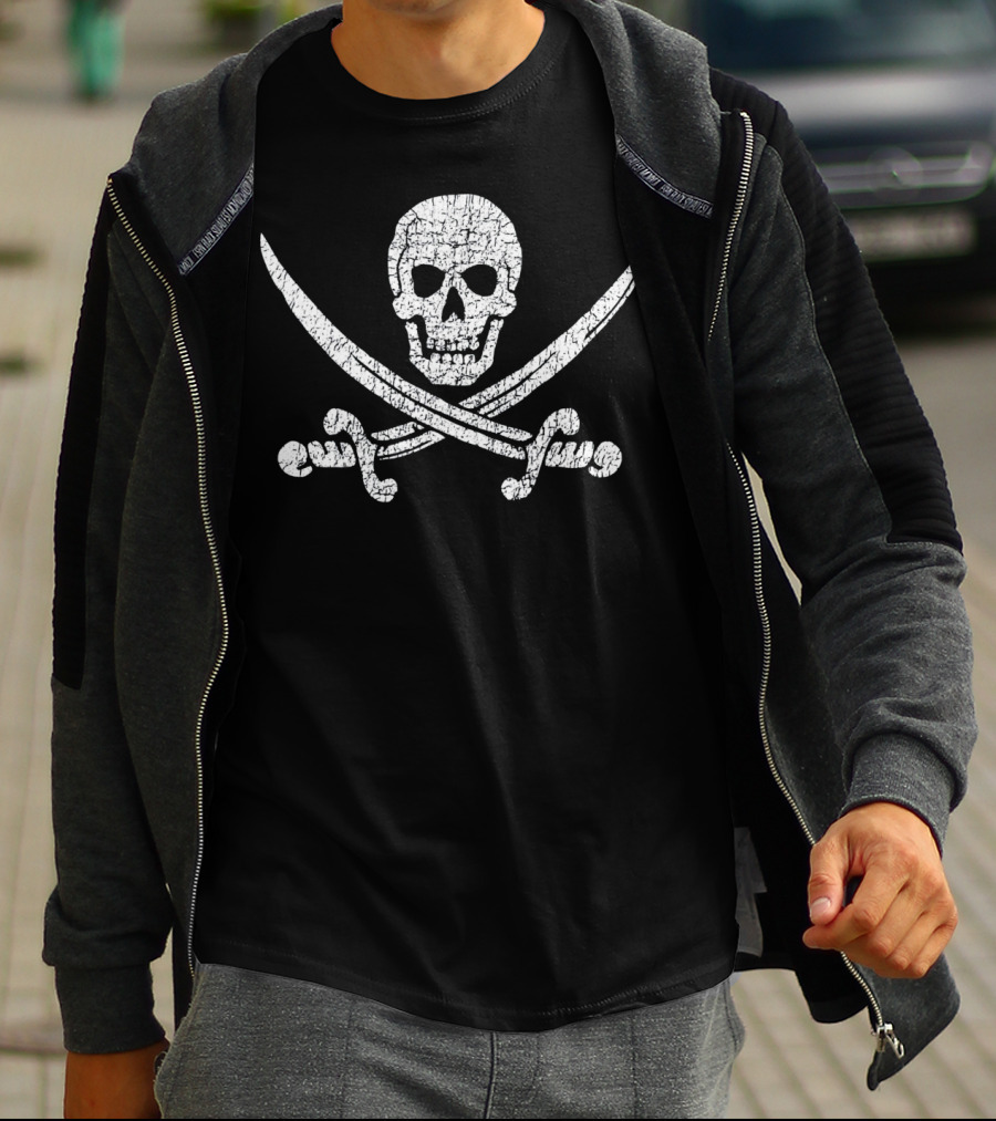 Jolly Roger Skull And Crossed Cutlasses Pirate Emblem T-Shirt