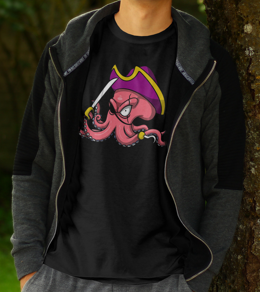 Octopus Pirate Captain With Cutlass And Buccaneer Hat T-Shirt