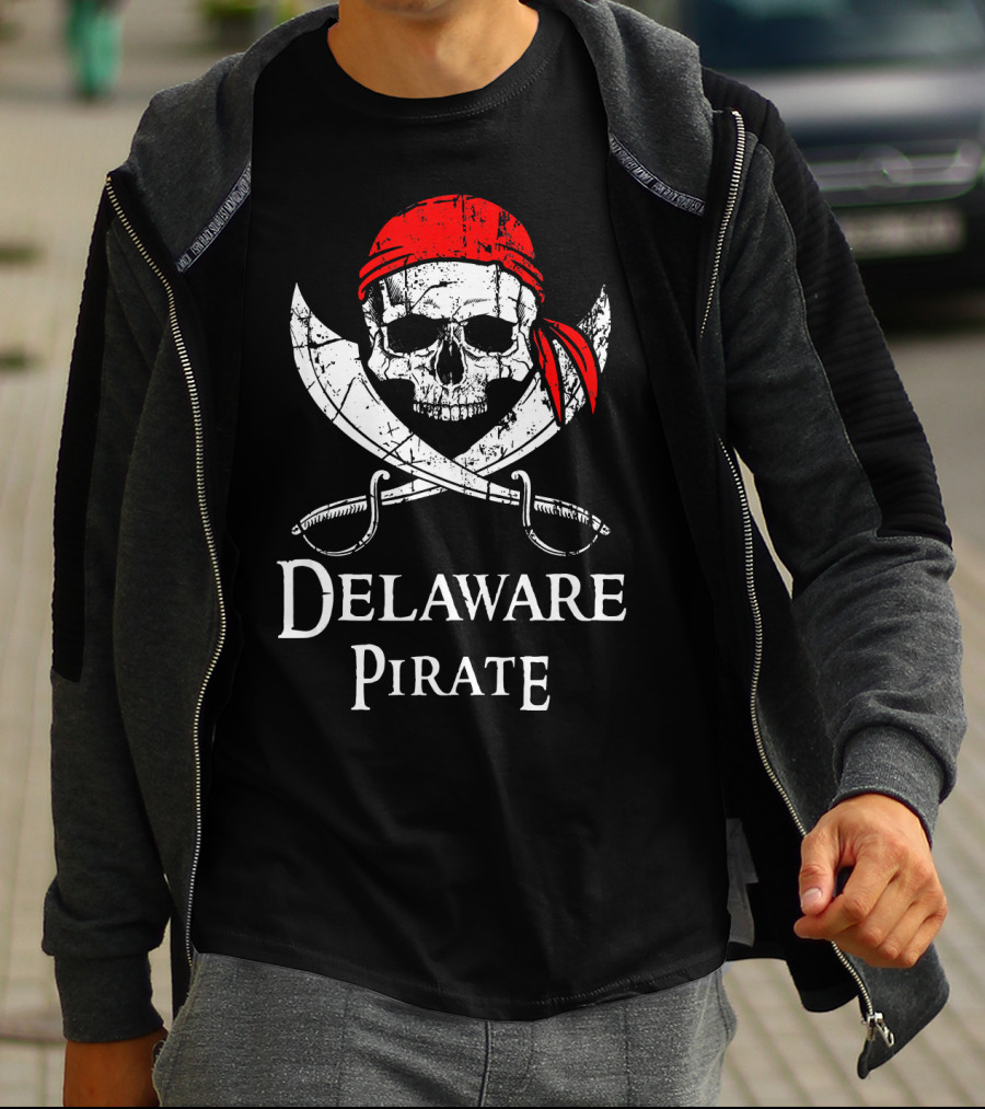 Delaware Pirate Skull And Crossbones T-Shirt