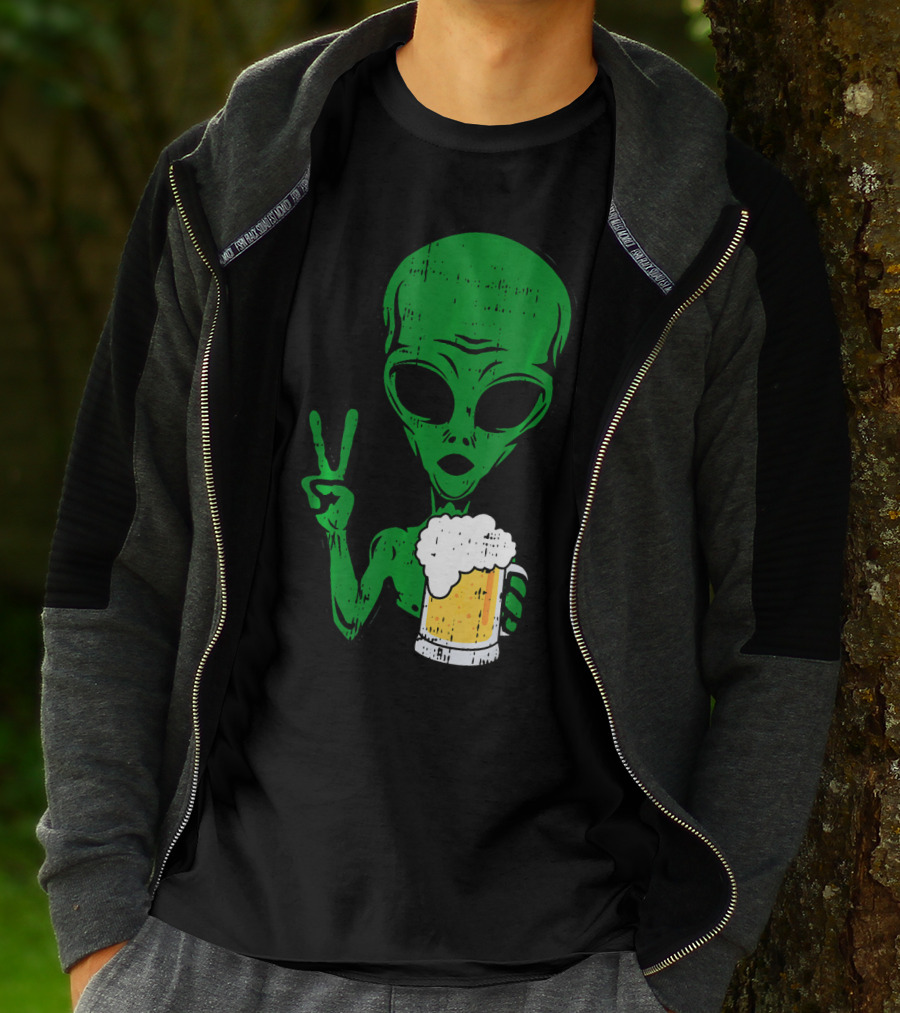 Area 51 Alien Peace Sign Drinking Beer T-Shirt