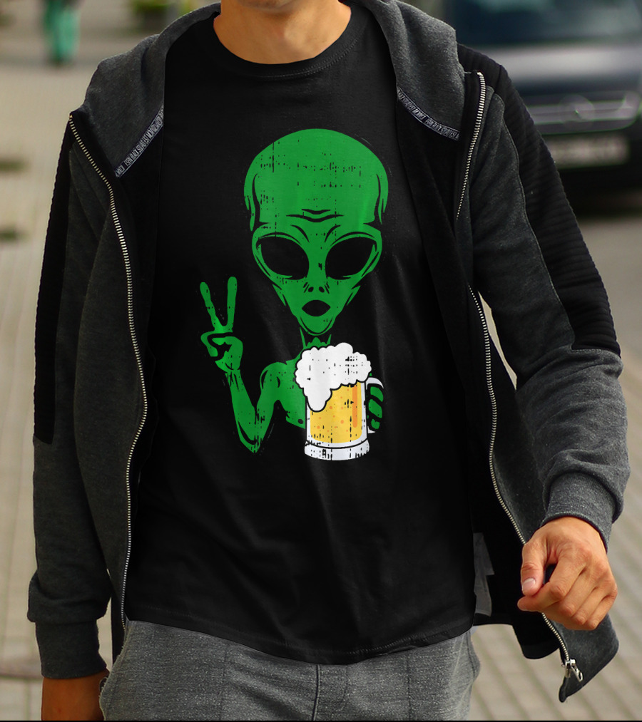 Area 51 Alien Peace Sign Drinking Beer T-Shirt
