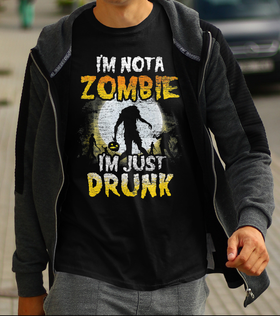 I'm Not A Zombie I'm Just Drunk Halloween Moon T-Shirt