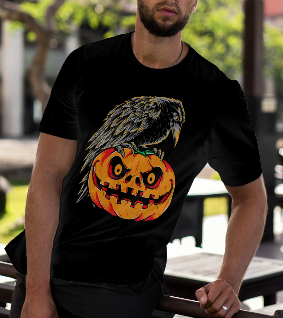 Creepy Black Raven Perched On Retro Vintage Pumpkin Halloween T-Shirt