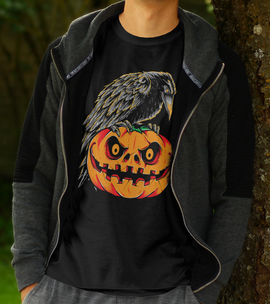 Creepy Black Raven Perched On Retro Vintage Pumpkin Halloween T-Shirt