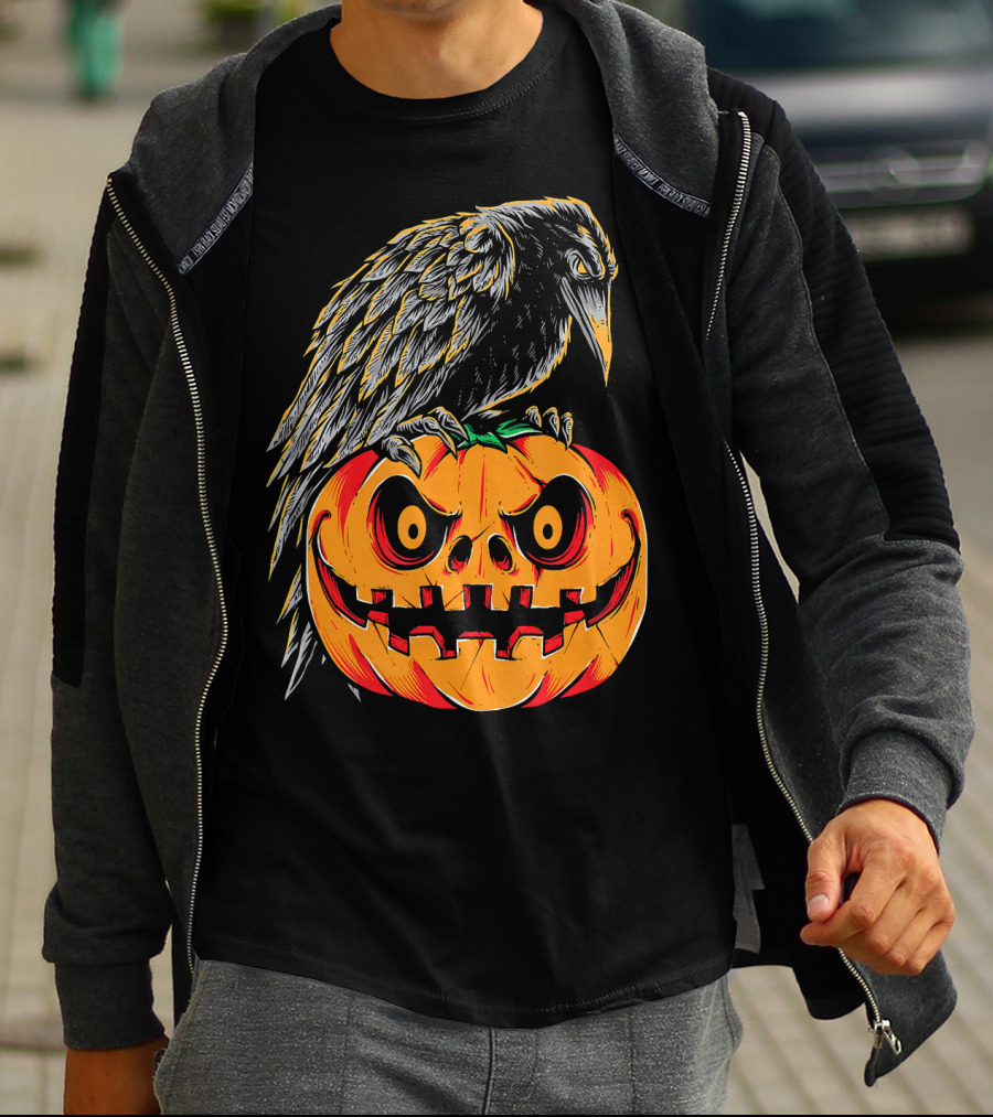 Creepy Black Raven Perched On Retro Vintage Pumpkin Halloween T-Shirt