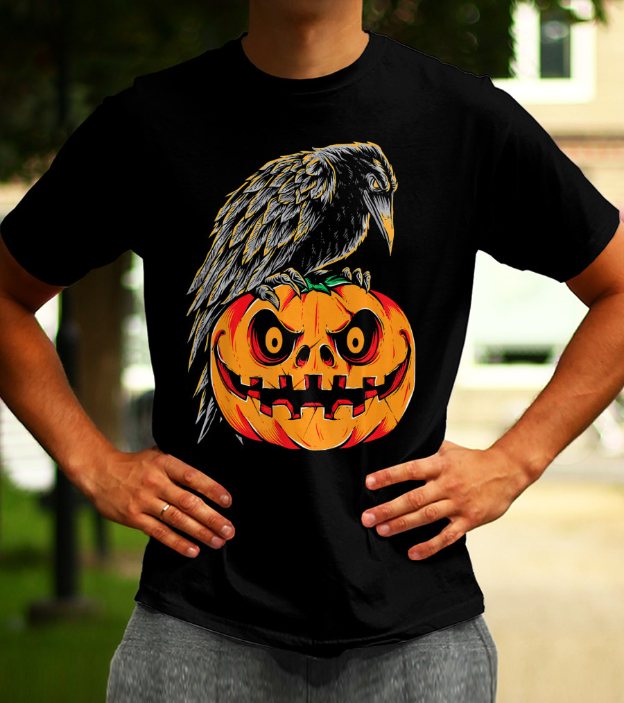 Creepy Black Raven Perched On Retro Vintage Pumpkin Halloween T-Shirt