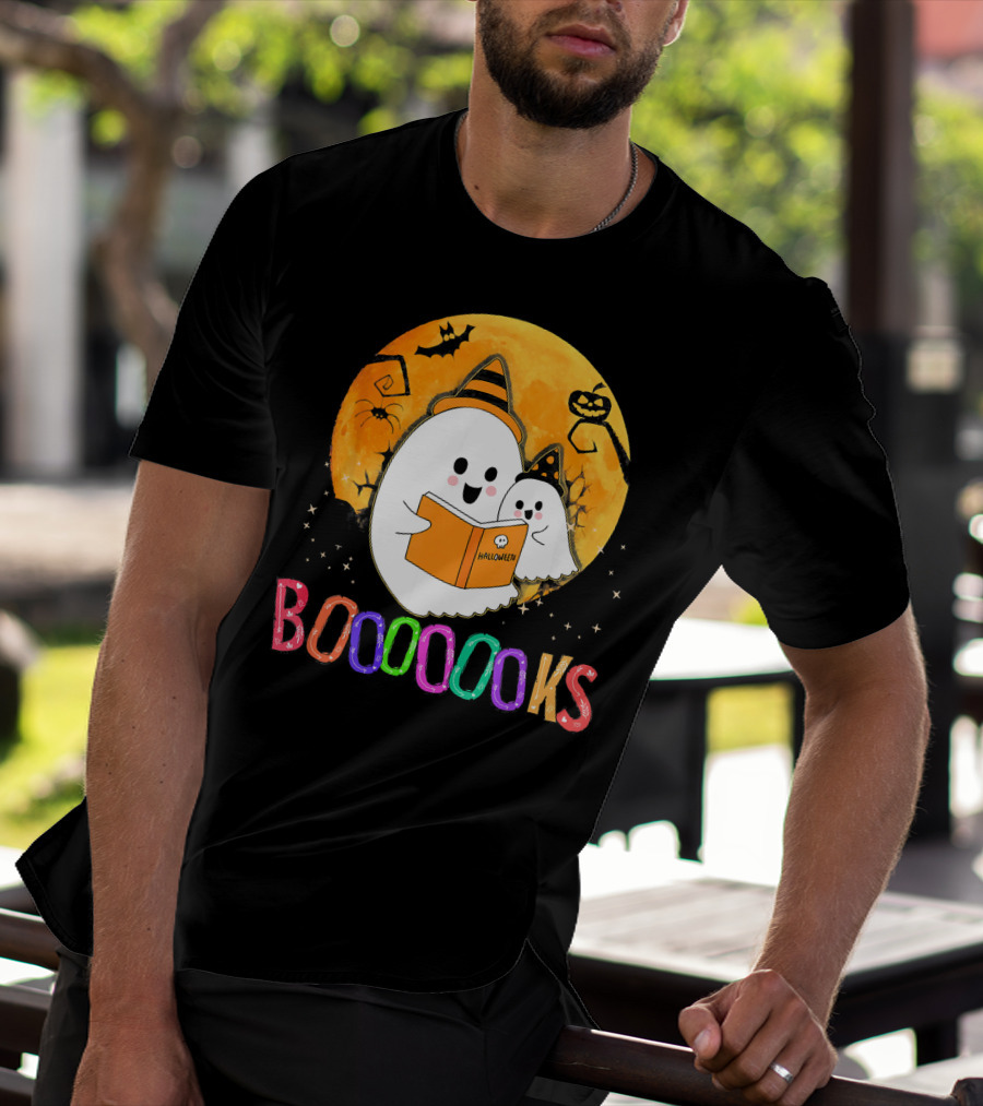 BOOOOOOKS Halloween Ghost Reading Under Full Moon T-Shirt
