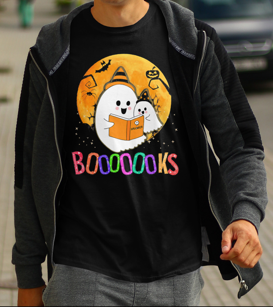 BOOOOOOKS Halloween Ghost Reading Under Full Moon T-Shirt