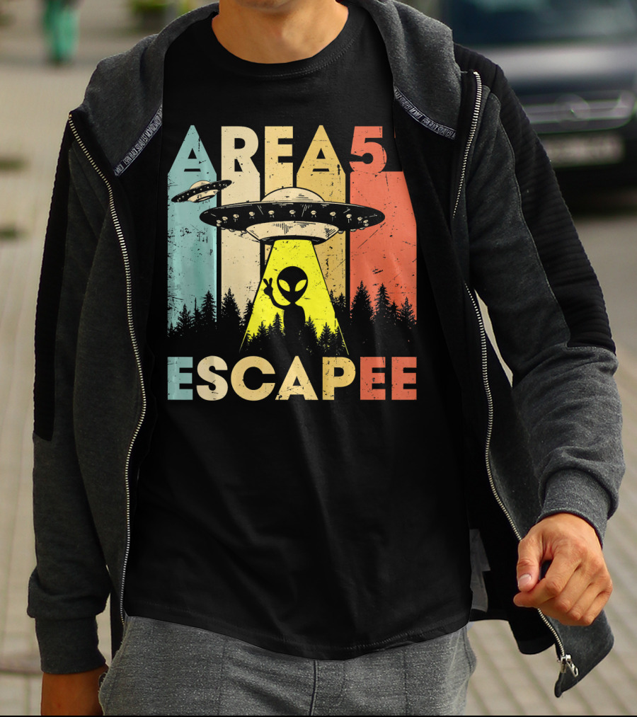 Area 51 Escapee UFO Alien Vintage Halloween Costume T-Shirt