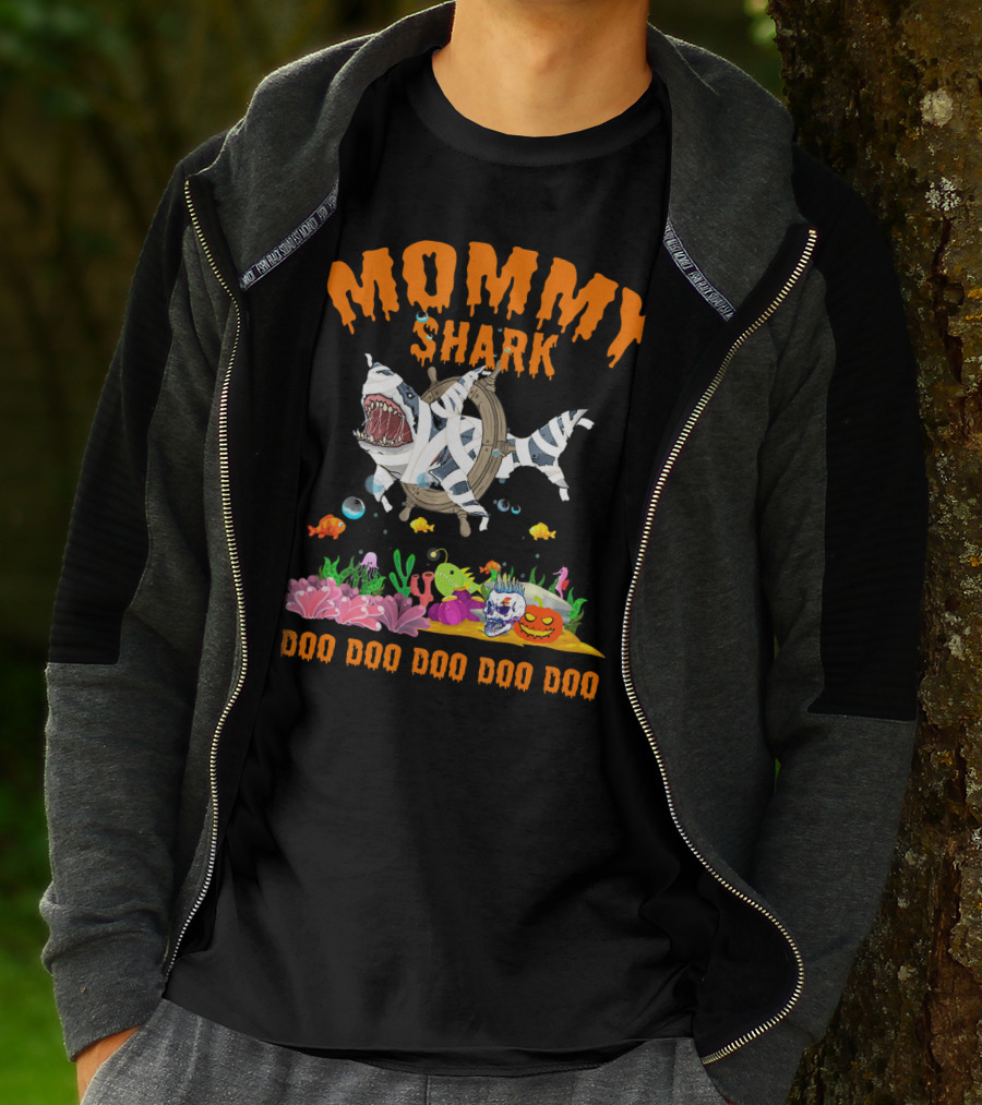 Mommy Shark Halloween Costume Doo Doo Doo Doo Doo T-Shirt