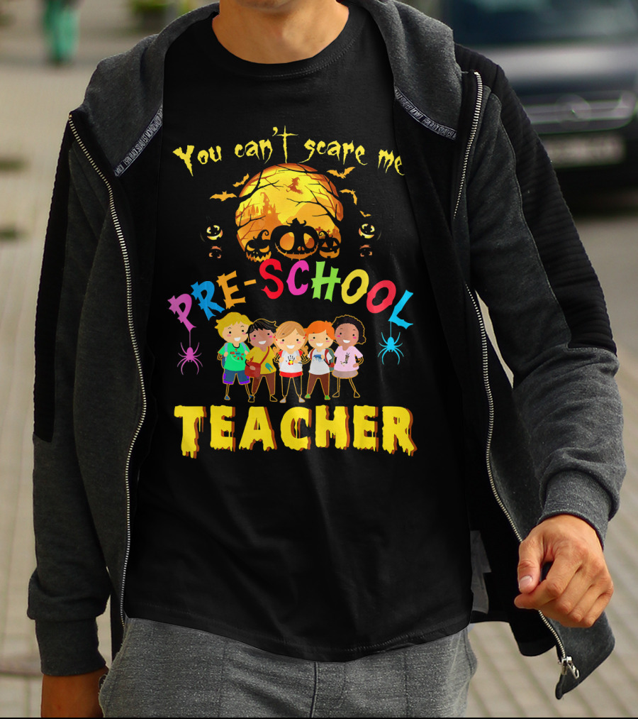 You Can't Scare Me Halloween Preschool Teacher With Kids And Pumpkin T-Shirt